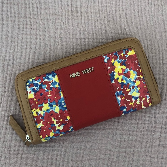 Nine West Handbags - NWOT NINE WEST Purse